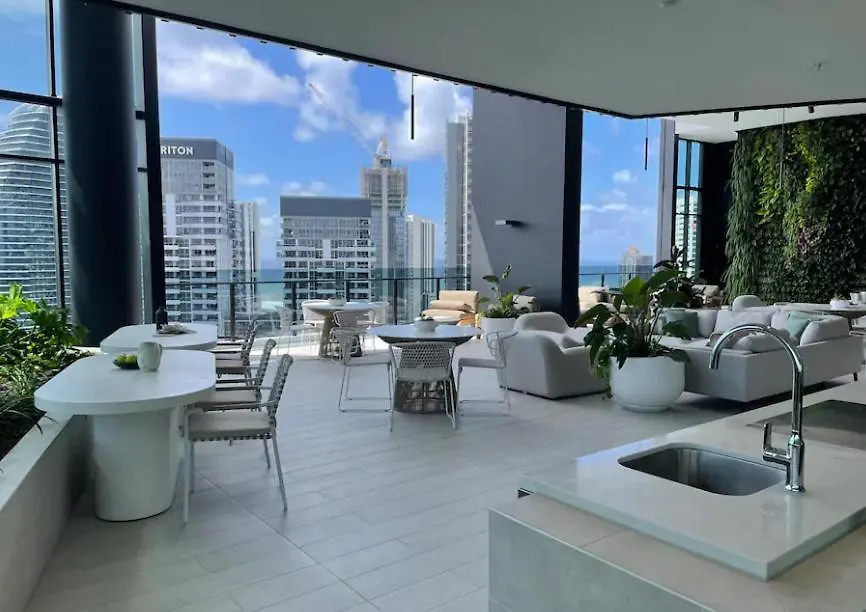 La Jolla Holiday Broadbeach Gold Coast Australia